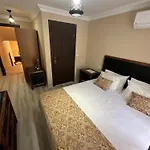 Loost Town Отель